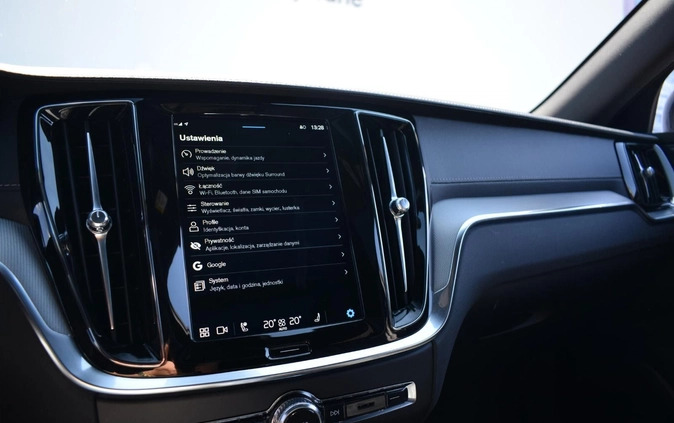 Volvo V60 cena 279900 przebieg: 30000, rok produkcji 2023 z Wrocław małe 407